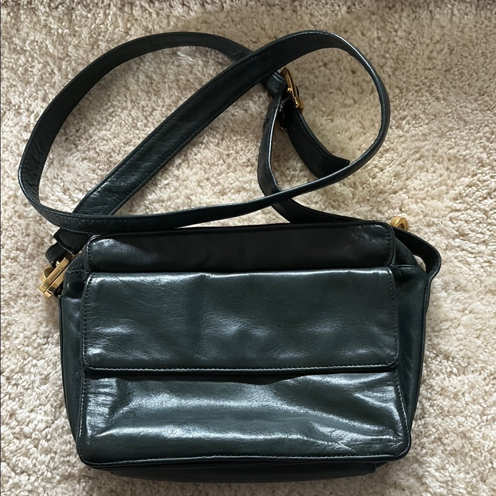 Elegant Green Leather Shoulder Bag PERLINA